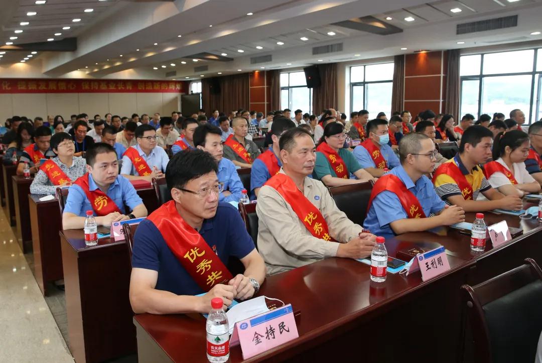 游艇会yth举行庆祝建党99周年、  建厂70周年暨先进表彰大会(图3)